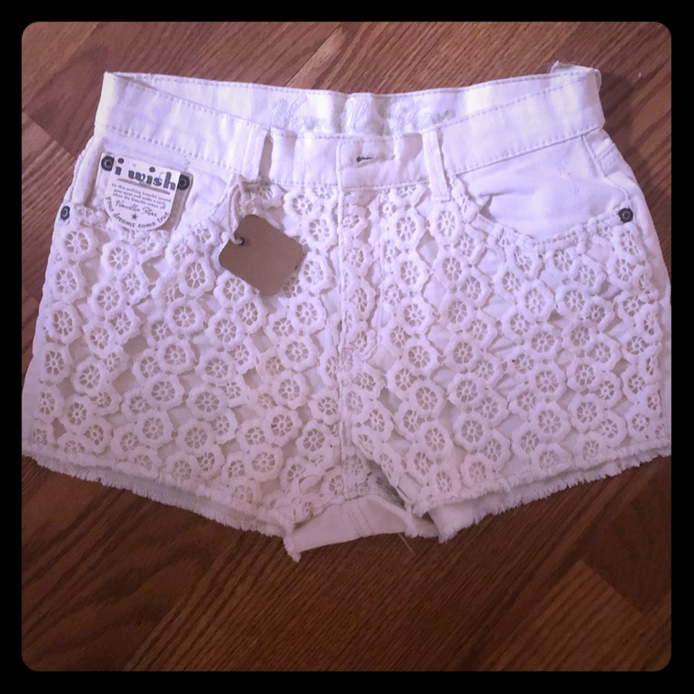 NWT | VANILLA STAR LACED SHORTS | SIZE 9